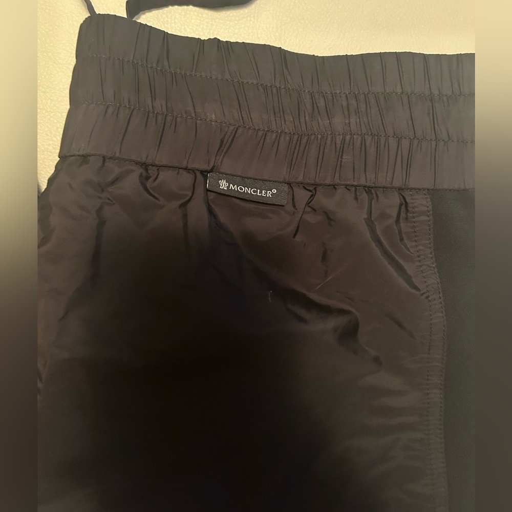 Moncler Pantalone Track Sweatpants 'Black'
Moncler, 
Apparel, 
Bottoms - Picture 2 of 11